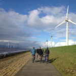 Weltweit erste Windkraftanlage auf einem Deich