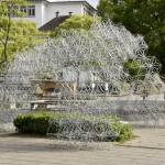 Sommeriglu aus 9.000 Drahtkleiderbügeln